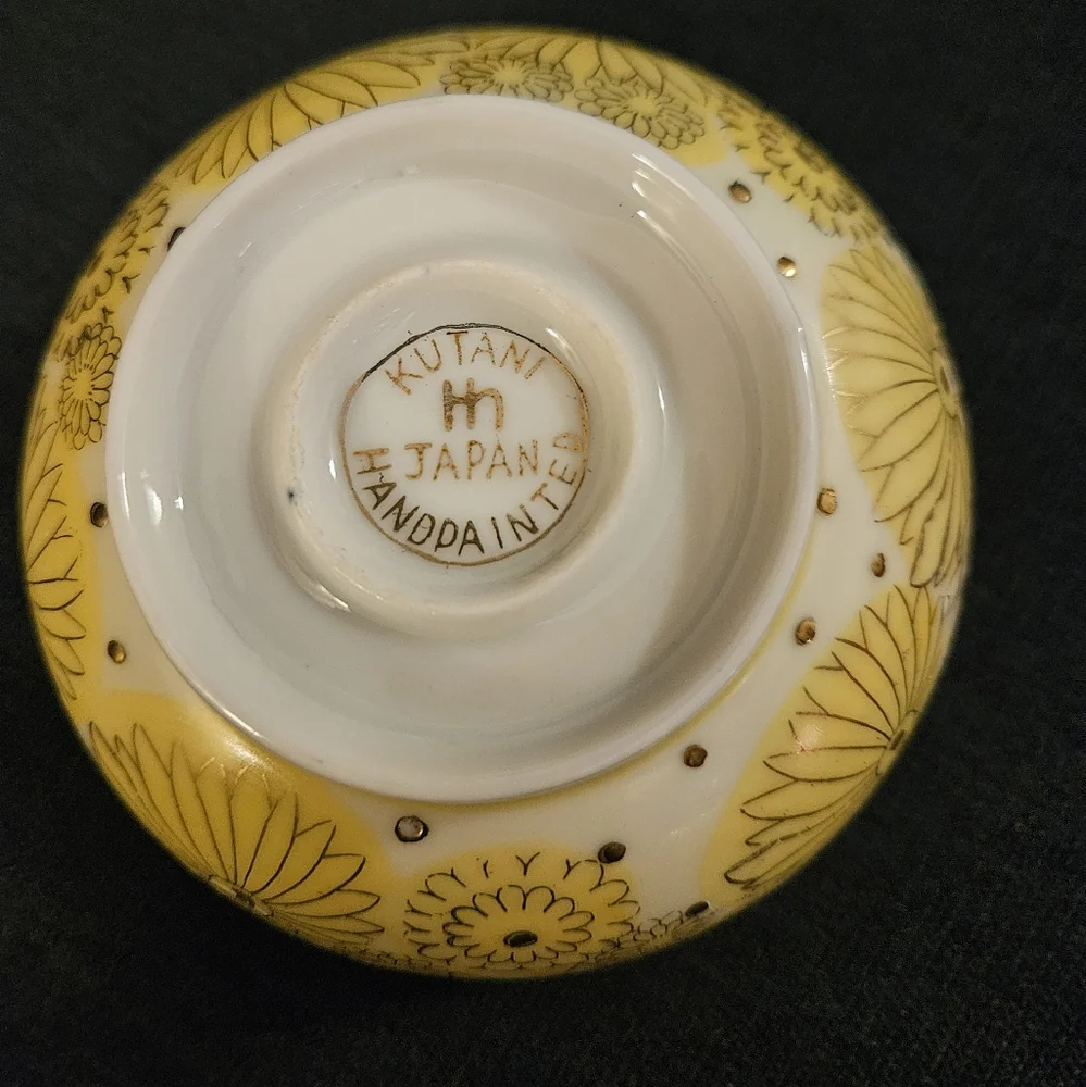 Kutani handpainted bowl with lid from Japan - Picture 4 of 10